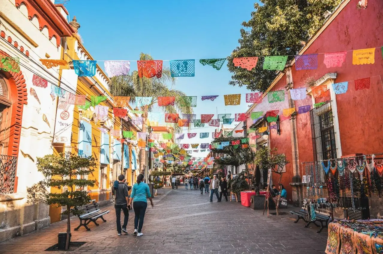 México se mantiene entre los países donde más gastan los turistas